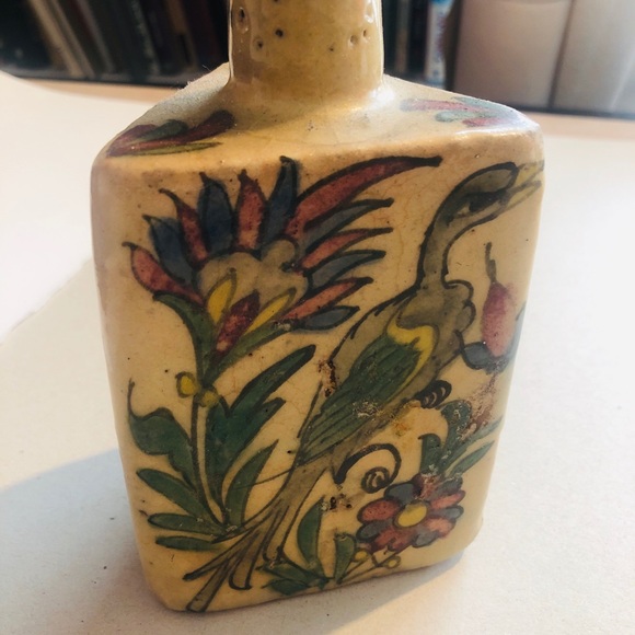 POTTERY VINTAGE, PERSIAN hand painted  TRI angle vasebirds - Picture 1 of 8